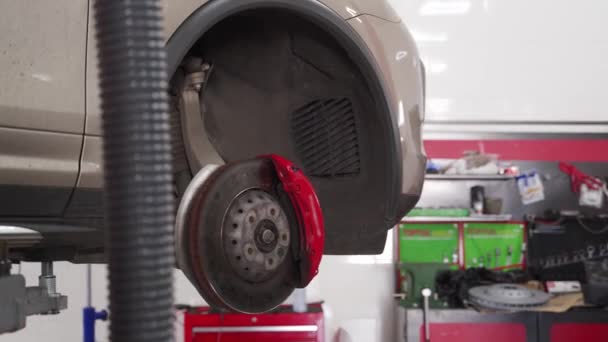 Tamirci Araç Bakımı Güvenlik Prosedürleri Fren Sistemi Servisinde Çalışıyor Otomotiv — Stok video