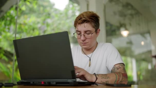 Gender Diverse Pro Juggles Tasks Signifies Inclusivity Modern Workspace Transgender — Stock Video
