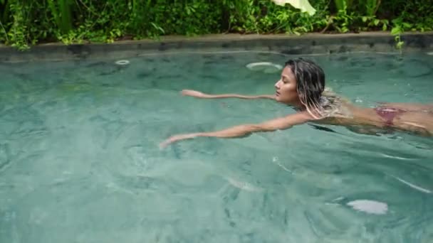 She Enjoys Leisure Swim Maintains Fitness Multiracial Woman Freestyle Swims — Stock Video