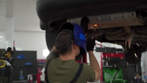 Mechanic Repairs Car Catalyst Garage Auto Technician Welds Exhaust Flex — Stock Video