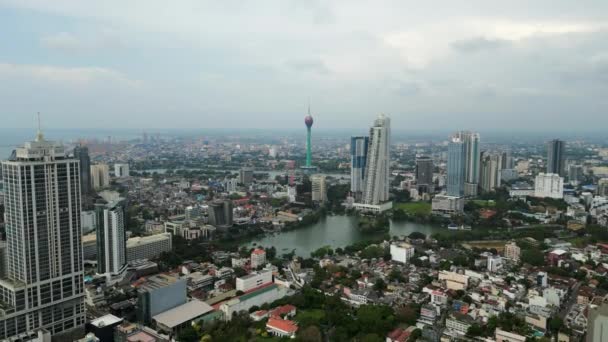 Zersiedelung Sri Lankas Hauptstadt Mit Büros Wohnkomplexen Wolkenverhangenem Himmel Luftaufnahme — Stockvideo