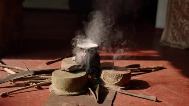 Rauch Steigt Auf Von Ritualen Zeichen Der Hingabe Und Des — Stockvideo