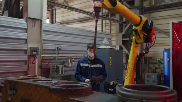 2021 Mariupol Ukrane Magmafabriek Expertise Weerspiegeld Gerichte Taakuitvoering Cnc Operator — Stockvideo