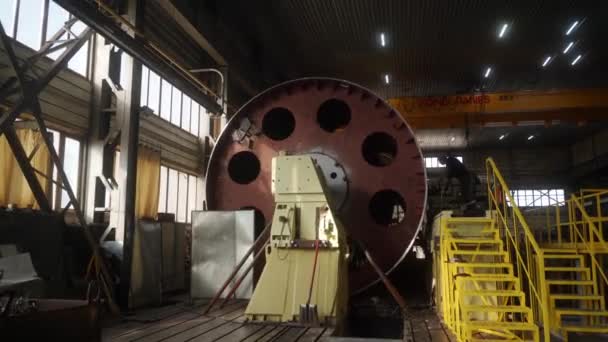 2021 Mariupol Ukrane Fabbrica Magma Lavoratori Industriali Assemblano Massicci Tamburi — Video Stock