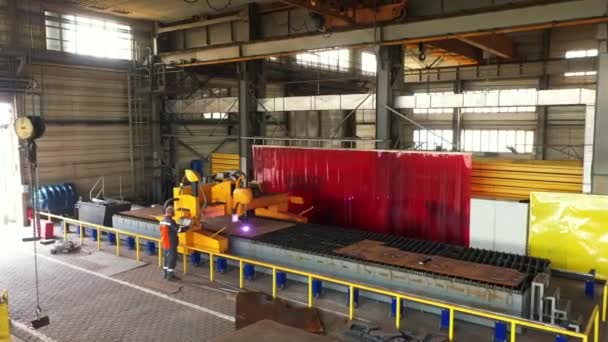 2021 Mariupol Ukrane Magmafabriken Flygfoto Cnc Plasmaskärare Arbete Metall Fabrik — Stockvideo
