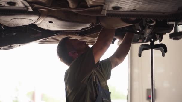 Skilled Technician Fixes Vehicle Shock Absorber Checking Components Functionality Auto — Stock Video