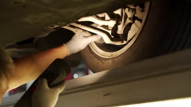 Expert Conducts Undercarriage Check Analyzes Car Health Maintenance Efficiency Safety — Stock Video