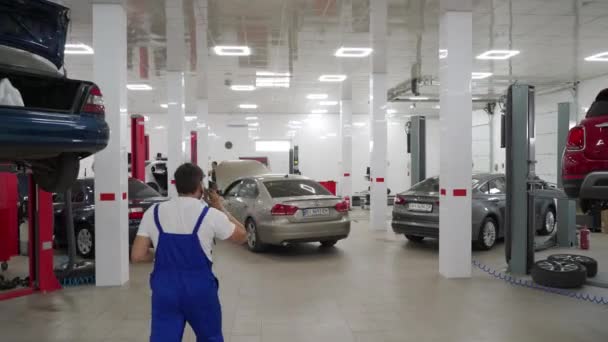 2020 Mariupol Ukrajna Planeta Autós Szolgálat Fényes Tiszta Műhely Karbantartás — Stock videók