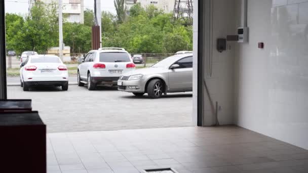 2020 Mariupol Ukrajina Planeta Car Service Vozidlo Vstupuje Autoservisu Pro — Stock video