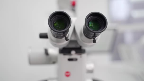 Primer Plano Del Tubo Ocular Del Microscopio Laboratorio Investigación Médica — Vídeos de Stock