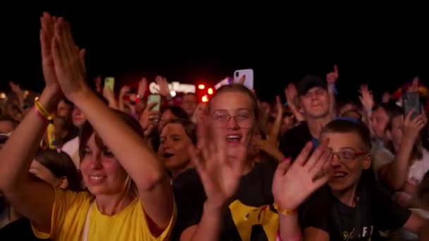 2021 Mariupol City Festival Ουκρανία Φίλοι Απολαμβάνουν Ζωντανή Συναυλία Διασκεδάστε — Αρχείο Βίντεο