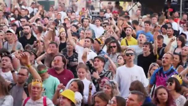 2021 Mariupol City Festival Ukraina Mångsidig Publik Njuter Sommar Livekonsert — Stockvideo