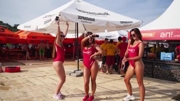 2021 Mariupol City Festival Ukraine Smiling Women Red Bikinis Dance — Stock Video