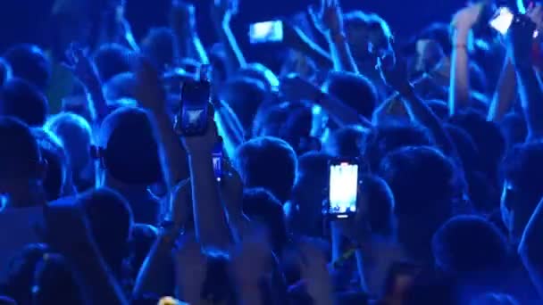 2021 Маріупольський Міський Фестиваль Україна Люди Танцюють Хвильові Руки Запалюють — стокове відео
