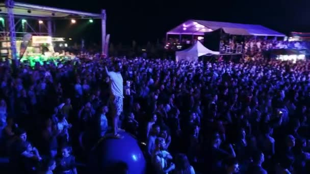 2021 Mariupol City Festival Ucrania Público Celebra Concierto Verano Tiro — Vídeos de Stock
