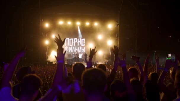 2021 Mariupol City Festival 우크라이나 축제에서 진진한 군중은 라이브 콘서트를 — 비디오