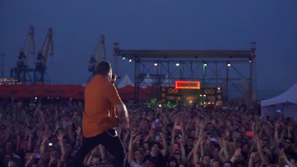 2021 Mariupol City Festival Ukraine Band Rocks Stage Harbor Fans — Stock Video