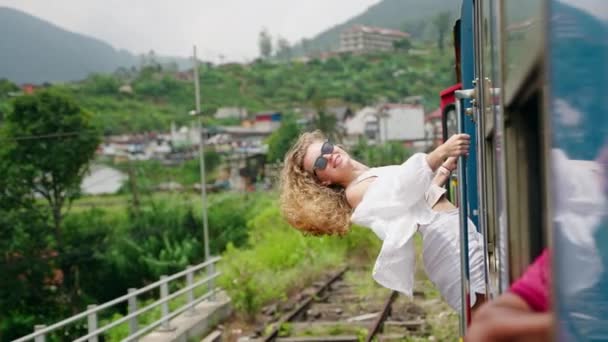 Smiling Woman Enjoys Tropical Scenery Rail Journey Solo Female Traveler — Vídeo de stock