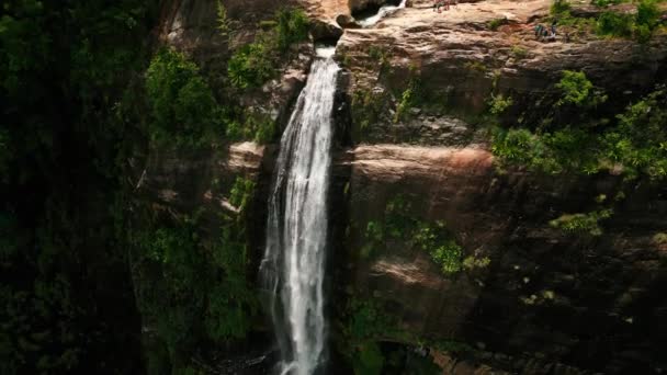 Sunshine Enhances Natural Splendor Drone View Diyaluma Falls Second Highest – stockvideo