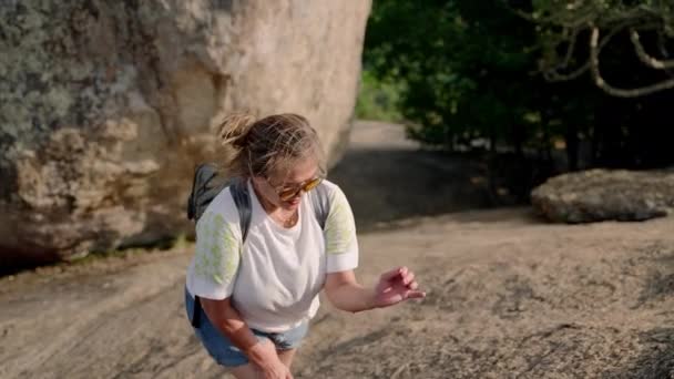 Mature Hiker Tackles Steep Climb Morning Shows Determination Asian Senior — Video Stock