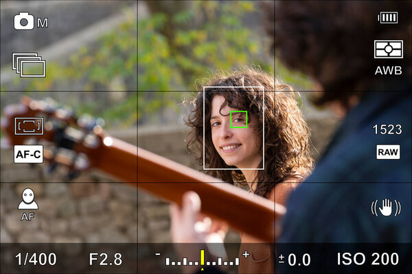 Representation of a screen or camera viewfinder with the photographic settings of a portrait photo