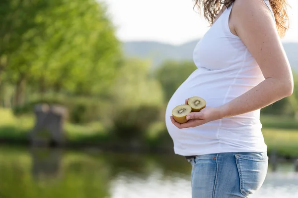 Conceptuele Beeld Van Gezond Eten Met Een Zwangere Vrouw Met — Stockfoto