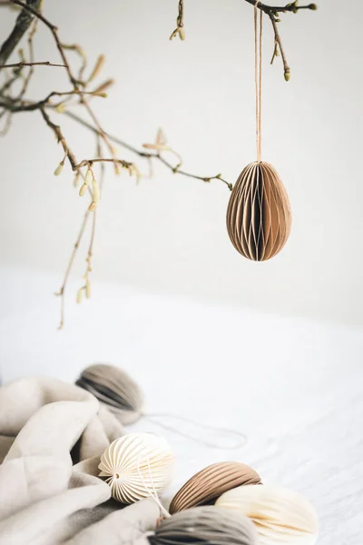 Easter Paper Egg Hanging Branch Table Decorations 图库图片