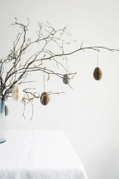 Easter Paper Eggs Hanging Branches Easter Tablescape Decor 免版税图库图片