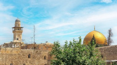 Kubbe Kaya, Kudüs 'teki önemli bir Müslüman türbesi. Eski Şehir' de, Hz. Muhammed 'in cennete yükseldiği yer. Yakınındaki saygıdeğer El Aksa Camii İslam 'ın en kutsal üçüncü mekanı..