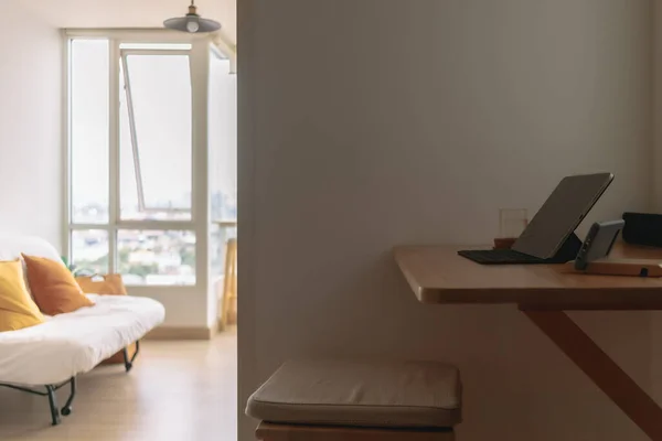 Meja Kerja Sudut Kantor Pusat Apartemen Untuk Bekerja Dari Rumah — Stok Foto