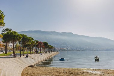 Arnavutluk 'un Vlore kentinin deniz ve sahil manzarası.