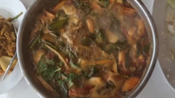 Thaise Tom Yam Seafood Hete Pot Beelden — Stockvideo