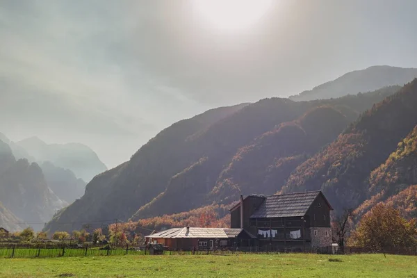 Beautiful Landscape Village Valley Mountain Rank Theth Albania — Stockfoto