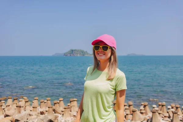 Szczęśliwy Kolorowy Moda Azjatycki Kobieta Letniej Plaży Podróży — Zdjęcie stockowe