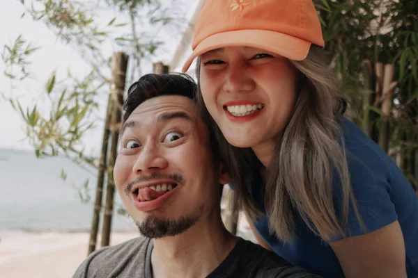 Grappig Gezicht Van Selfie Mooie Aziatische Paar Man Vrouw — Stockfoto