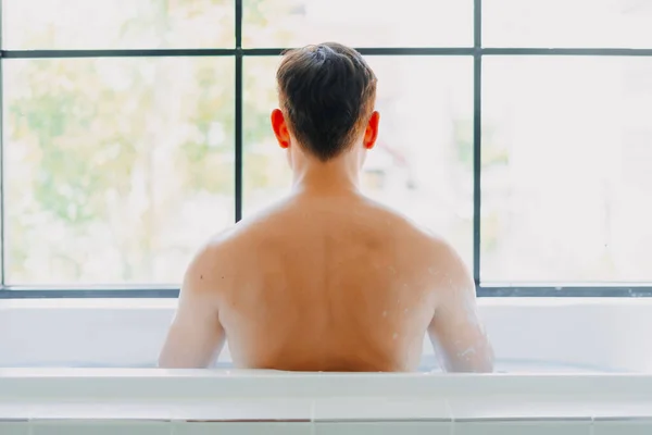 Espalda Asiático Hombre Ducha Bañera Baño — Foto de Stock