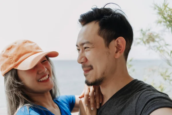 Grappig Vrolijk Selfie Portret Van Aziatische Paar Minnaar — Stockfoto