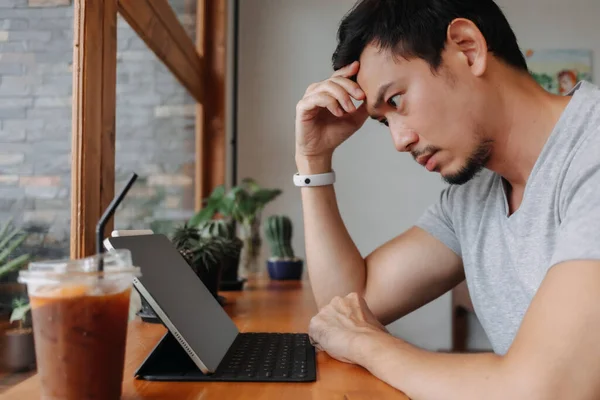 Serious Freelance Asian Man Working Cafe His Tablet Computer — Stock Photo, Image