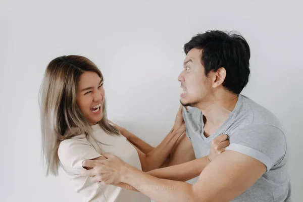 Kampf Und Streit Eines Asiatischen Paares Liebhaber Isoliert Auf Weißem — Stockfoto