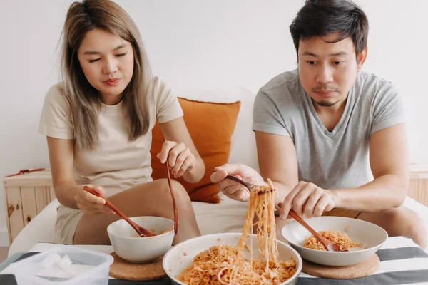 Funny Asian Couple Lover Eating Quick Noodle Together — Stock Photo, Image