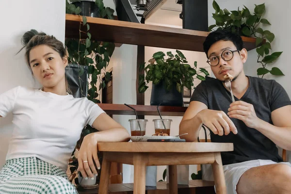 Tråkigt Ansikte Asiatiska Par Datum Ett Café — Stockfoto