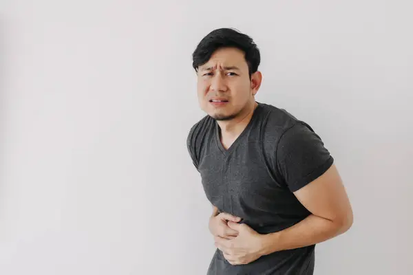 Azji Mężczyzna Czarny Shirt Uczucie Mdłości Ból Brzucha Izolowane Białej Zdjęcie Stockowe