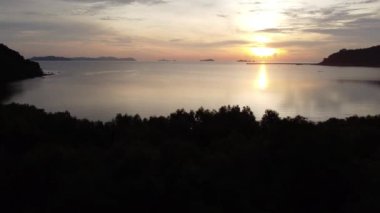 Chumphon, Güney Tayland 'daki Mangrove Körfezi' nin sabah görüntüsü..