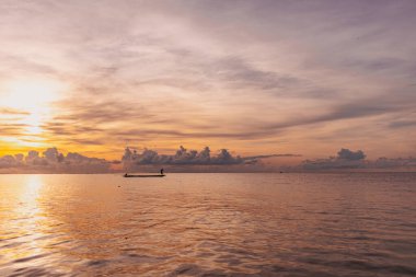 Songkhla Gölü, Phatthalung, Tayland 'da sabah balık ağı manzarası.