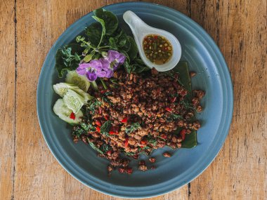 Pad Kra Prao ya da Basil Kızarmış et, Tayland yemeği .