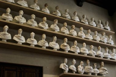 Florence, İtalya - 3 Eylül 2018: Galleria dellAccademia, Floransa 'da Klasik Mermer Baskınları. Yüksek kalite fotoğraf