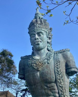 Lord Vishnu Bust 'un Bali' deki Garuda Wisnu Kencana Kültür Parkı 'ndaki yakın çekimi. Yüksek kalite fotoğraf