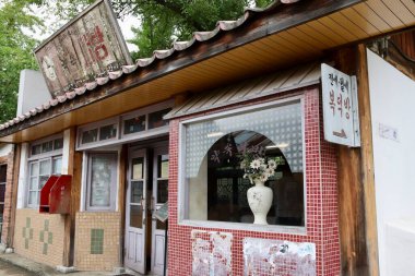 Seul, Güney Kore - 11 Eylül 2019: Kore Ulusal Halk Müzesi 'nde Retro Kore Cafe Stadyumu. Yüksek kalite fotoğraf