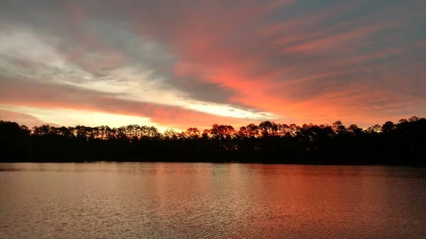 落日落在佛罗里达州北部的一个湖上 — 图库照片