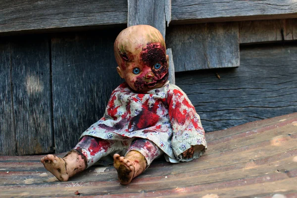 Läskig Skräck Docka Läskig Blodig Docka Halloween Koncept Närbild Barn — Stockfoto